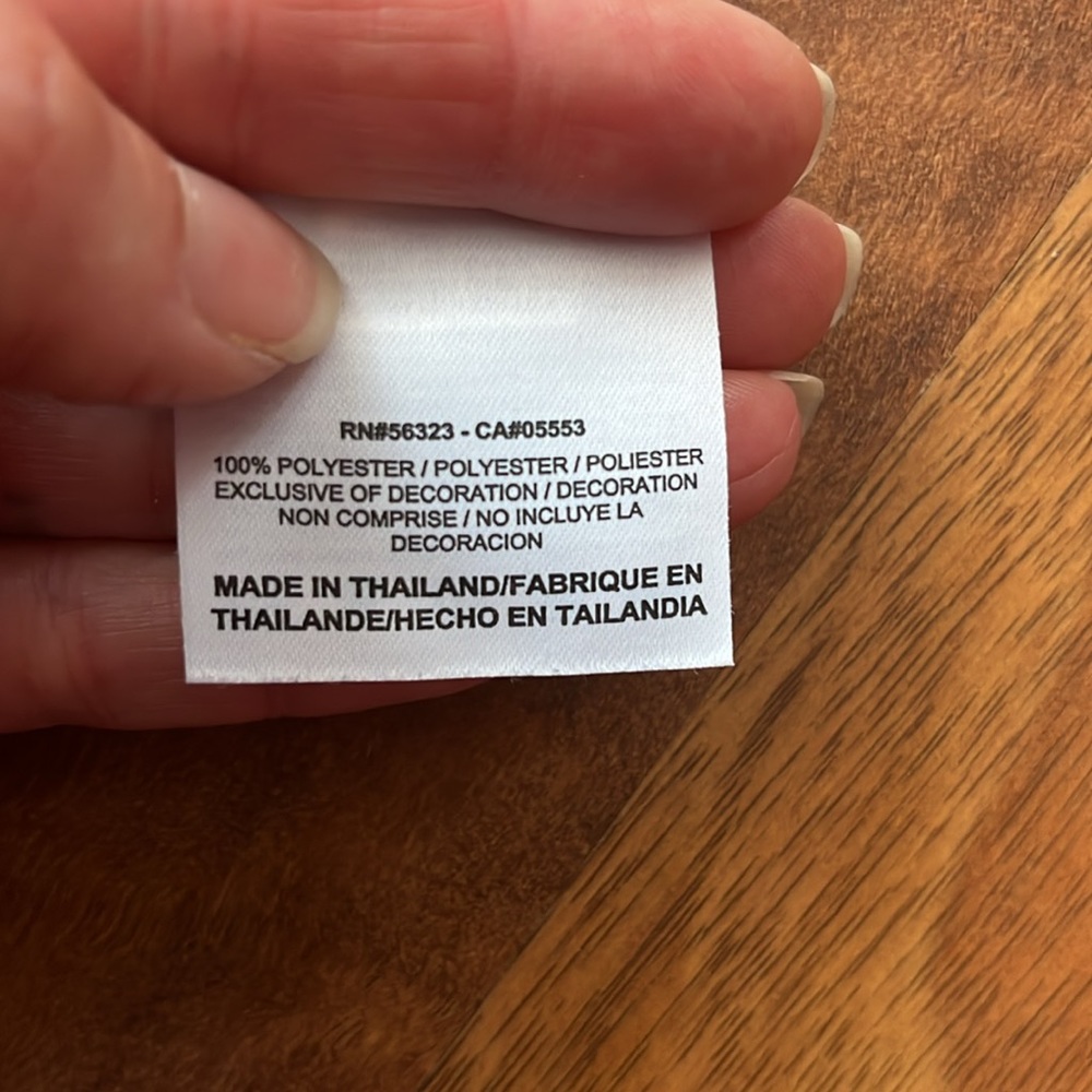 BNWOT Under Armor light gray striped loose heat gear 1/4 zip top - Picture 12 of 13